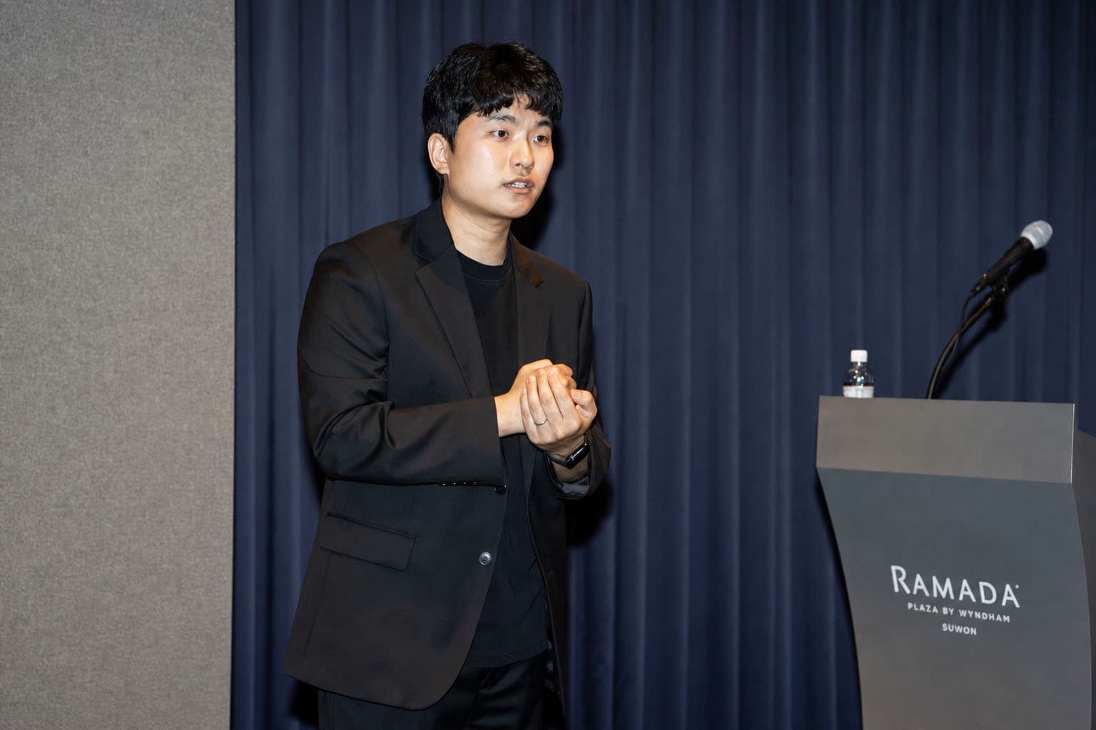 아주대학교 의료교육 행사 현장에서 운영을 지원하는 장동재 공동대표