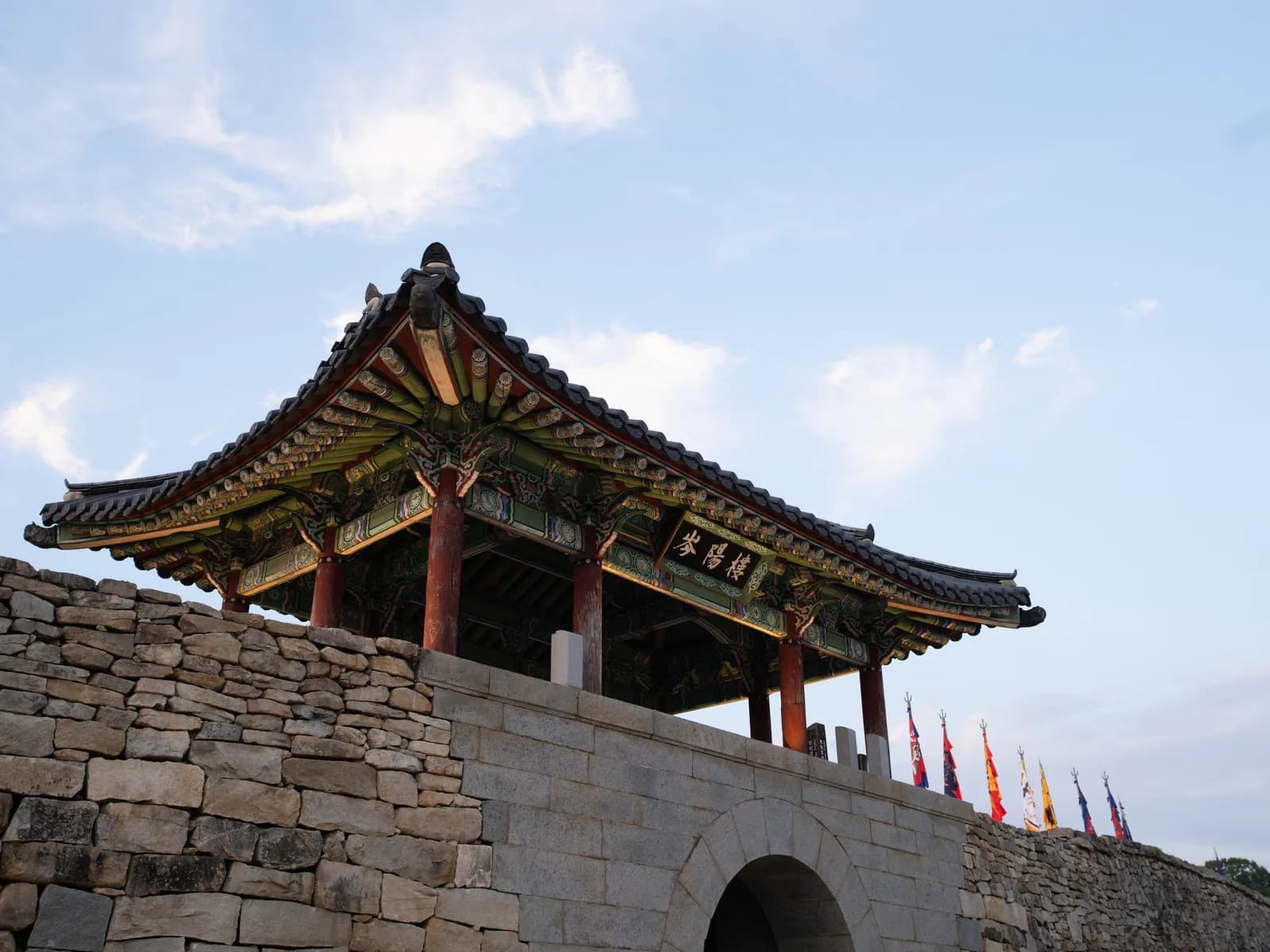 해미읍성 성문 누각과 성벽