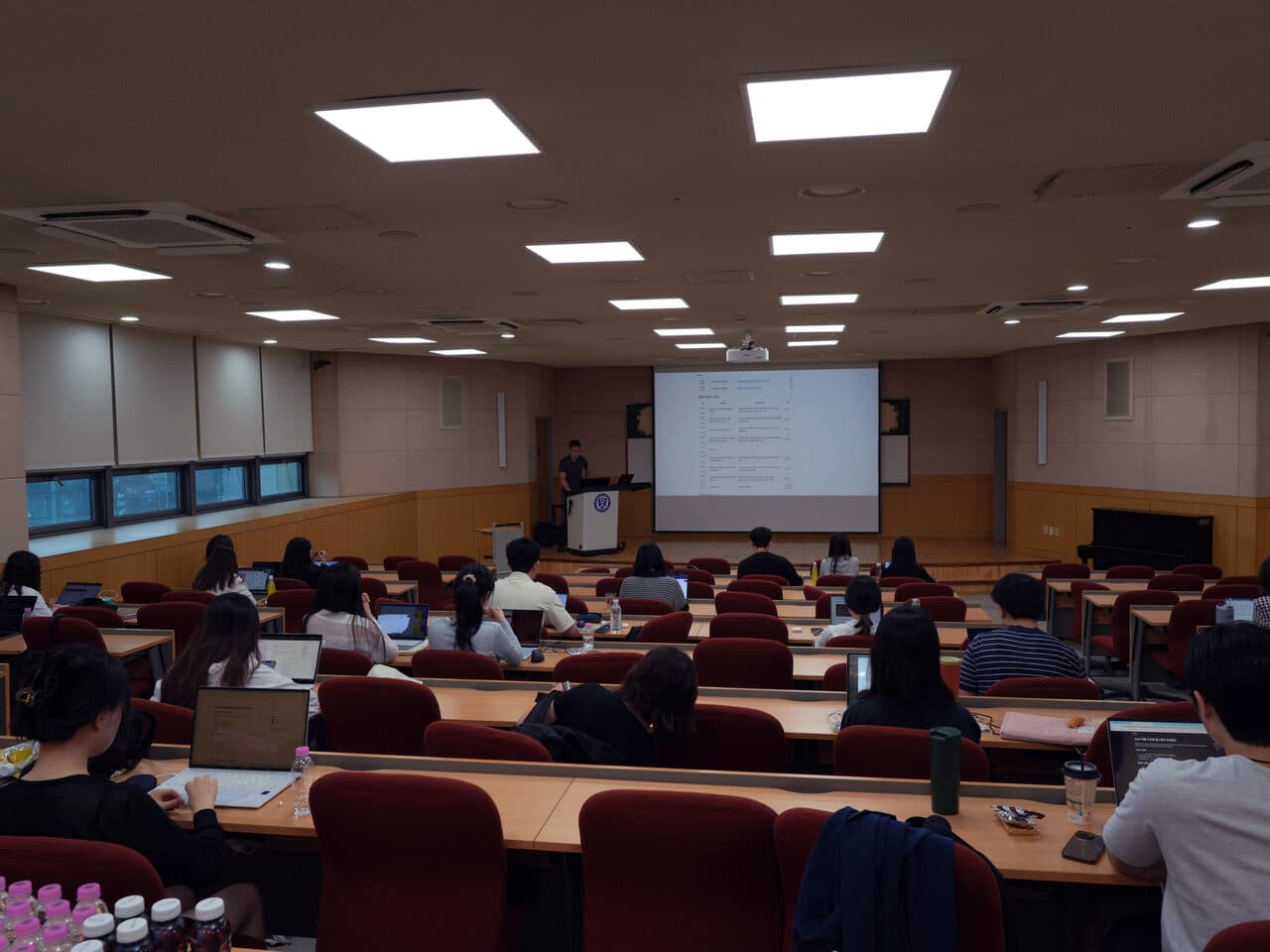 연세대학교 종합관 331호에서 디지털 헬스케어 강의를 듣는 학생들
